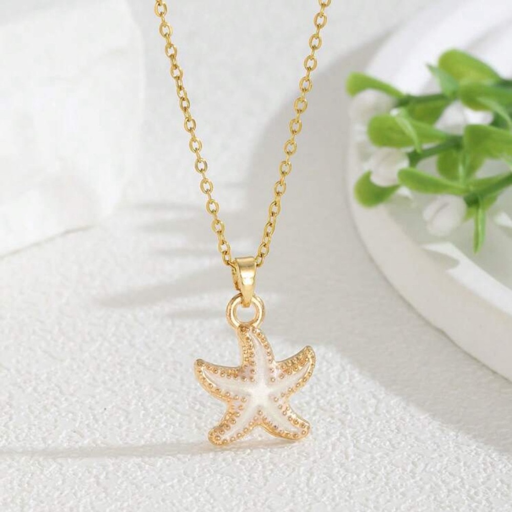 NWT Delicate Summer Starfish Pendant Necklace For Women
